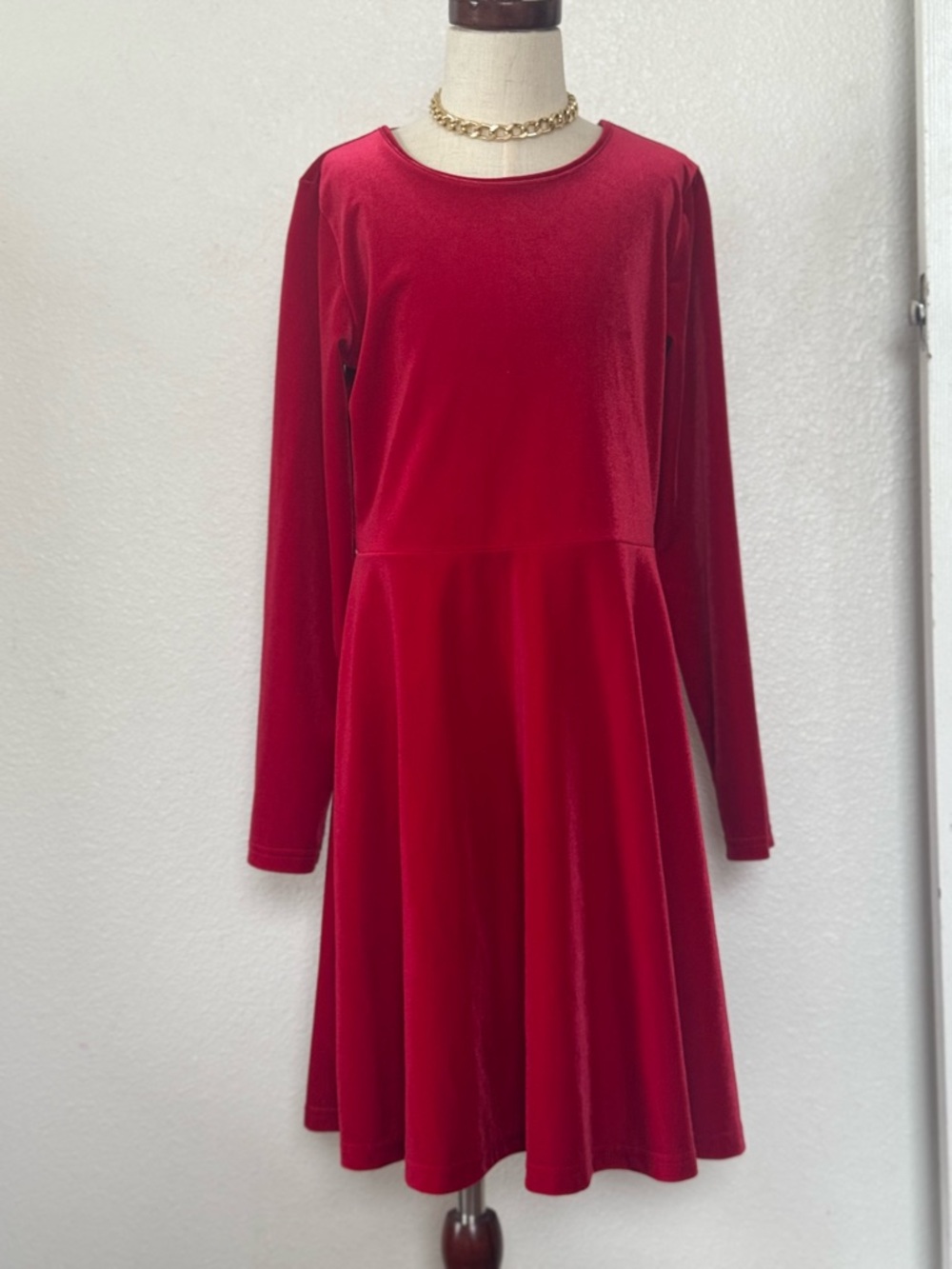 The Children’s Place Girls Red Velvet Dress Fit Flare Holiday Christmas 10 12 - Picture 2 of 8
